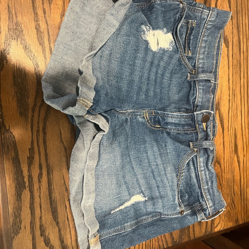 Women’s Sz 4 Distressed Denim Shorts